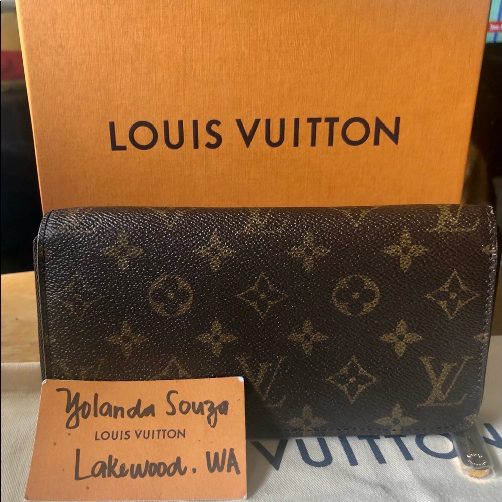 Authentic Louis Vuitton Zippy Wallet in Monogram M42616